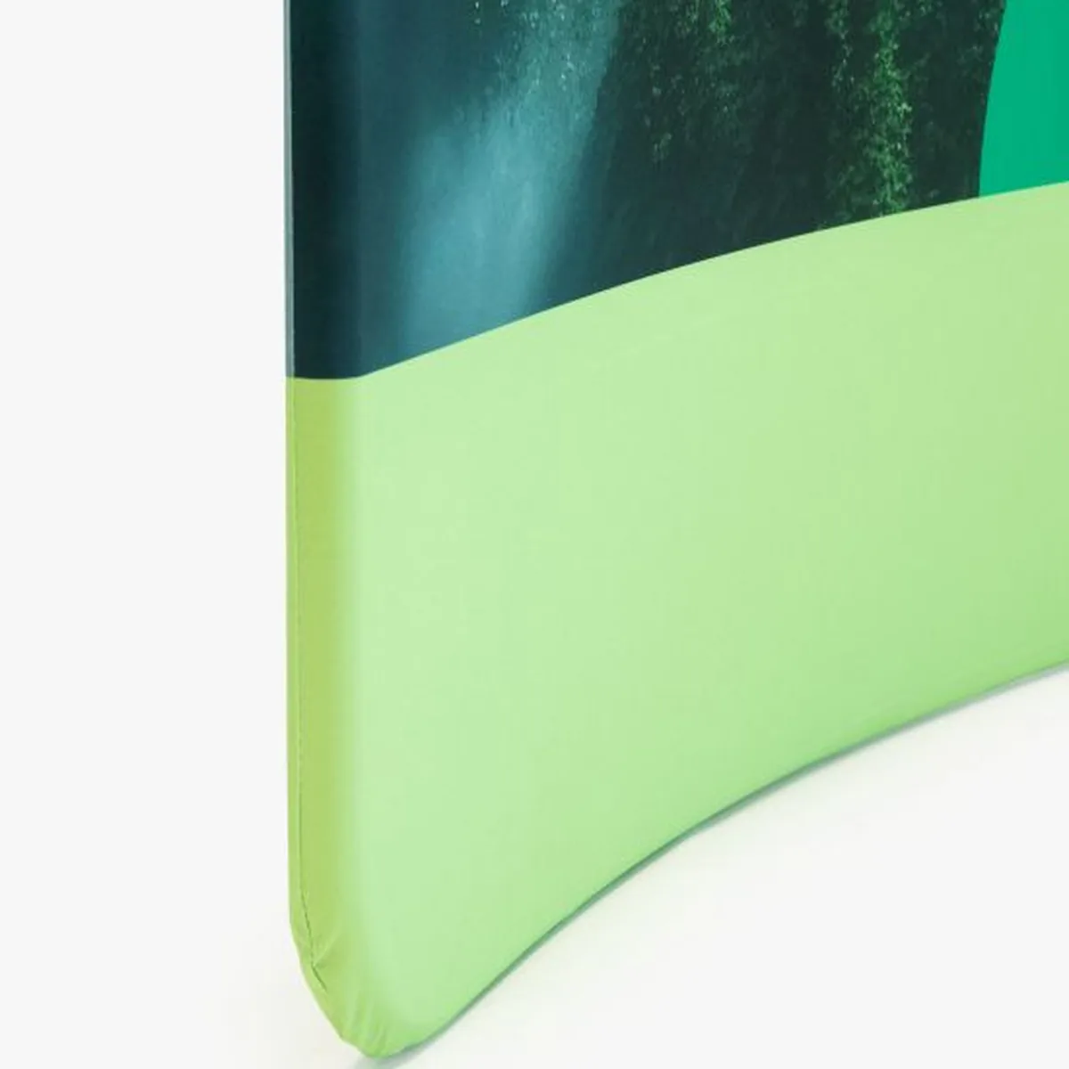 Zipperwand met bedrukt doek, close-up van de naadloze, strak gespannen onderrand