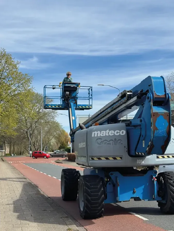 Montage met hoogwerker bij Abovomaxlead