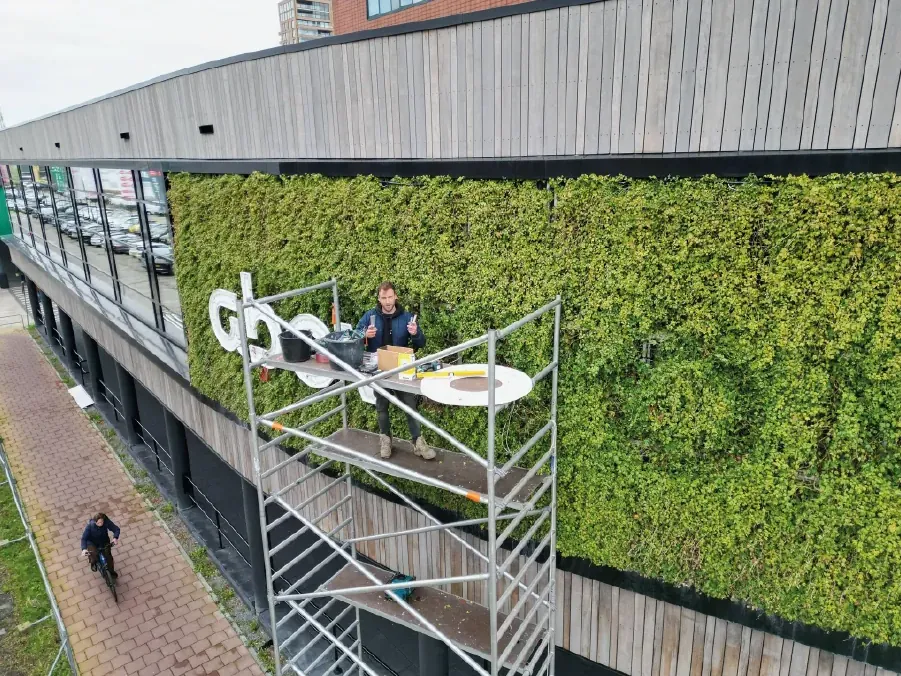 Dronefoto van de rebranding signing bij Abovomaxlead in Hoorn